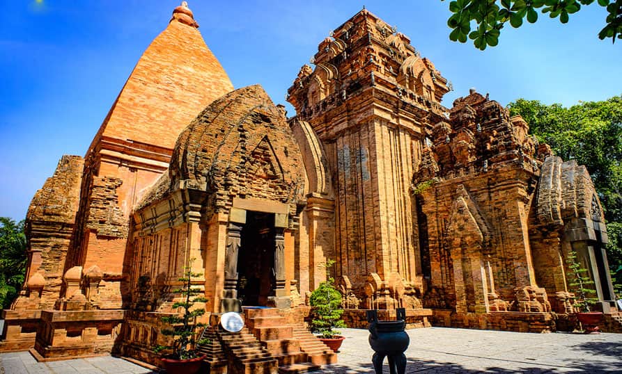 tháp bà